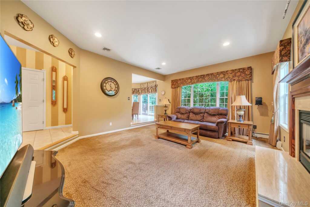 36 Oxford Drive, Suffern, NY 10901 - Photo 14 of 42