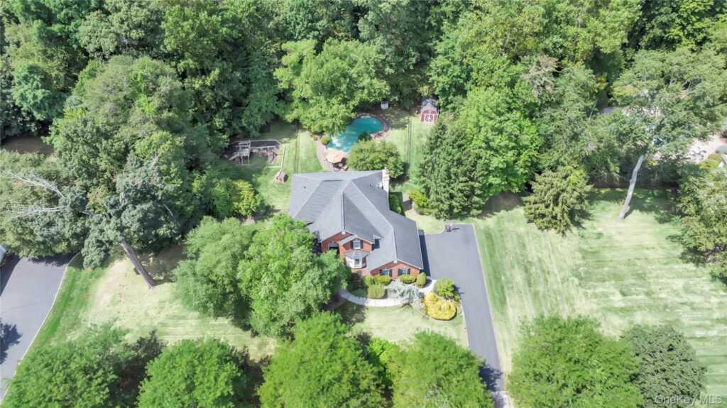 36 Oxford Drive, Suffern, NY 10901 - Photo 2 of 42