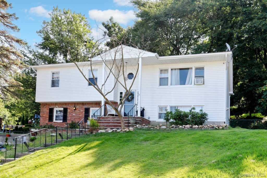 14 Rock Drive, Valley Cottage, NY 10989