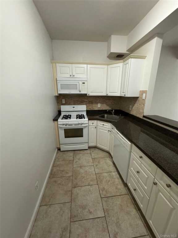 59 Old Mamaroneck Road, Unit #0D, White Plains, NY 10605 - Photo 3 of 10