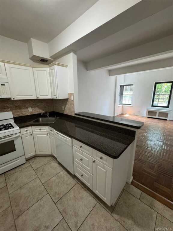 59 Old Mamaroneck Road, Unit #0D, White Plains, NY 10605 - Photo 4 of 10
