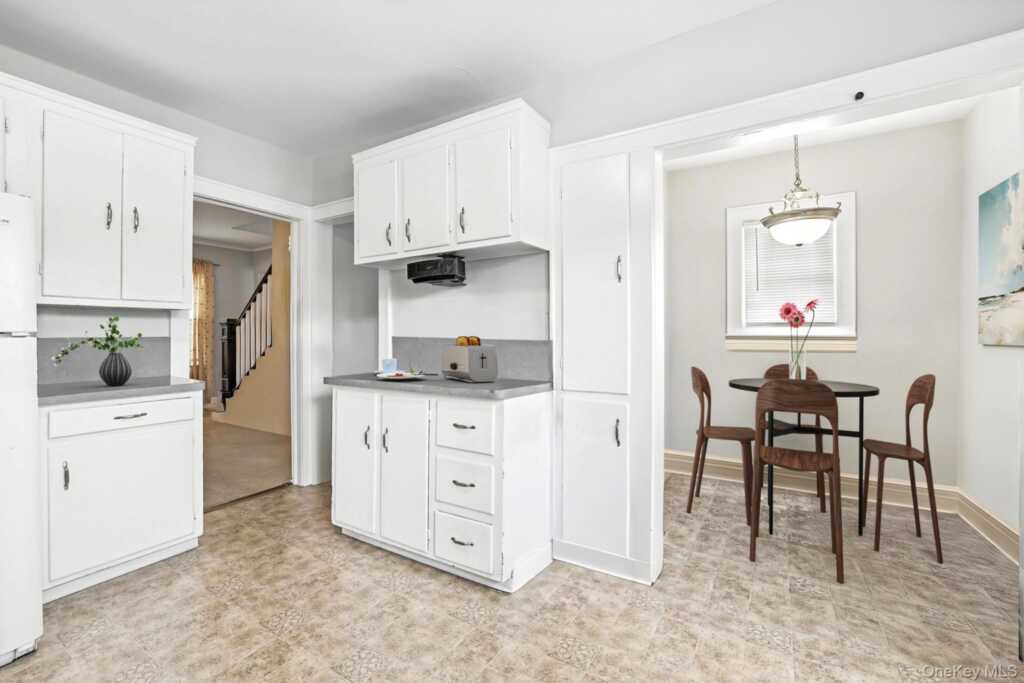 50 Cloverdale Avenue, White Plains, NY 10603 - Photo 7 of 30