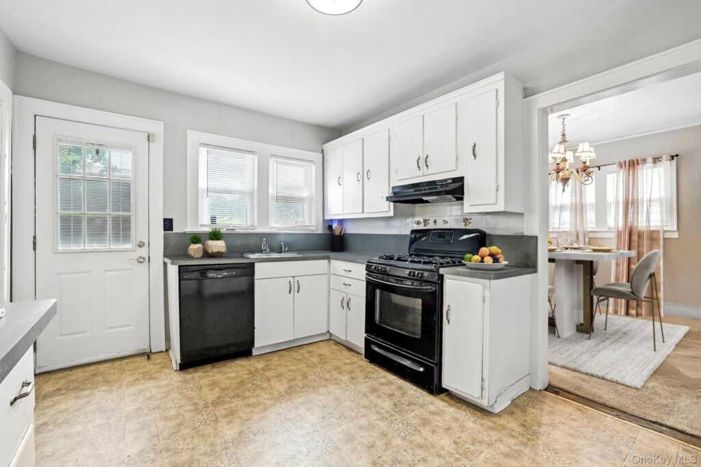 50 Cloverdale Avenue, White Plains, NY 10603 - Photo 9 of 30