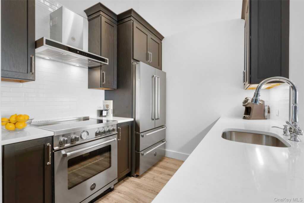 25 Leroy Place, Unit #PH08, New Rochelle, NY 10805 - Photo 5 of 28