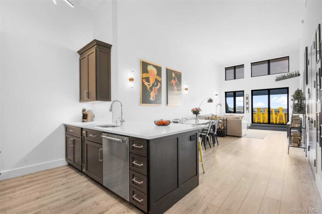 25 Leroy Place, Unit #PH08, New Rochelle, NY 10805 - Photo 6 of 28