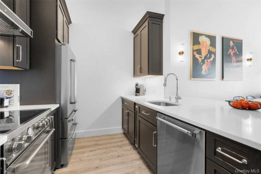 25 Leroy Place, Unit #PH08, New Rochelle, NY 10805 - Photo 7 of 28