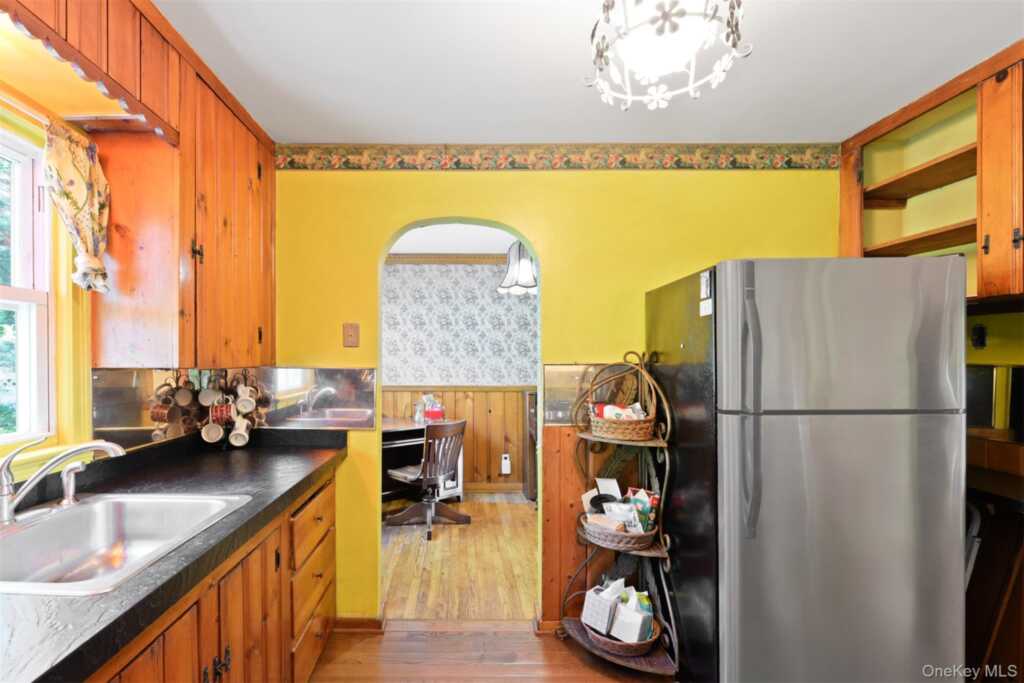 217 Washington Avenue, Pearl River, NY 10965 - Photo 10 of 50