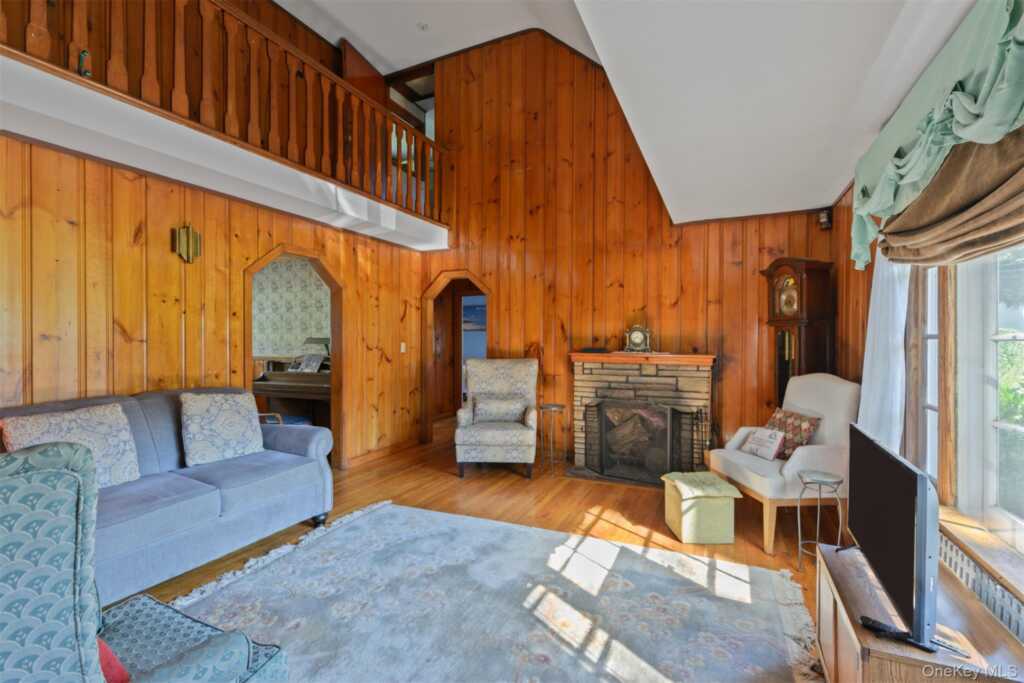 217 Washington Avenue, Pearl River, NY 10965 - Photo 4 of 50
