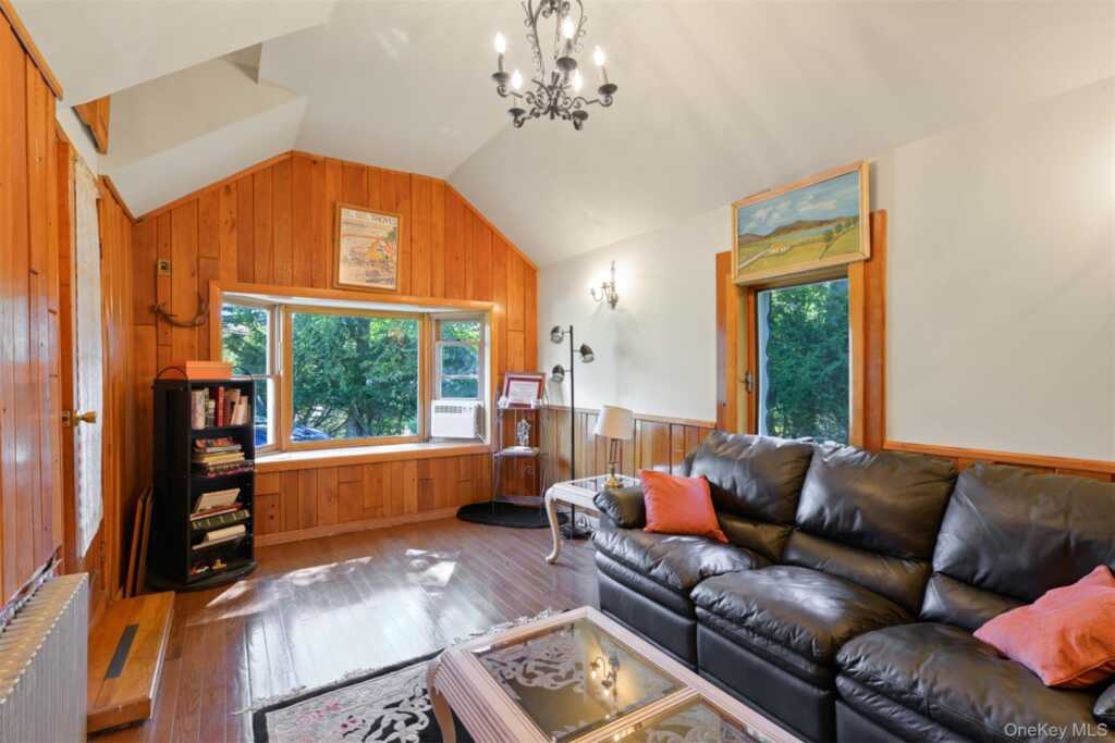 217 Washington Avenue, Pearl River, NY 10965 - Photo 7 of 50