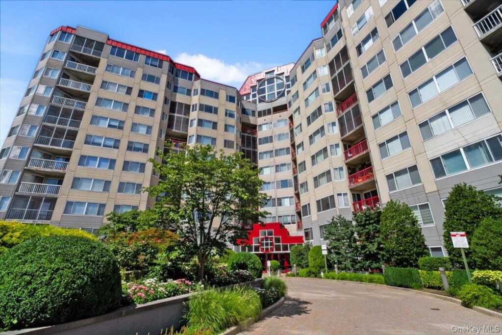 10 Stewart Place, Unit #8 CE, White Plains, NY 10603