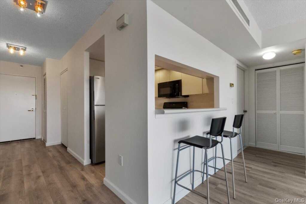 10 Stewart Place, Unit #8 CE, White Plains, NY 10603 - Photo 6 of 11