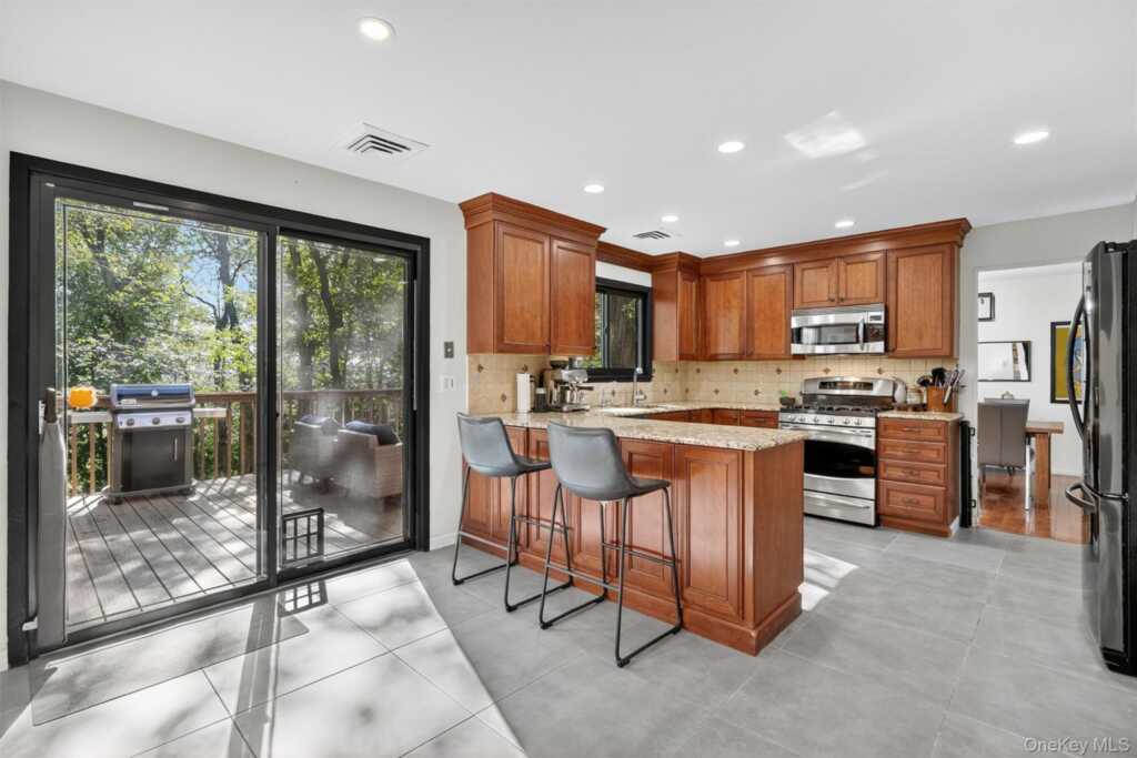 127 Bellows Lane, New City, NY 10956 - Photo 14 of 43