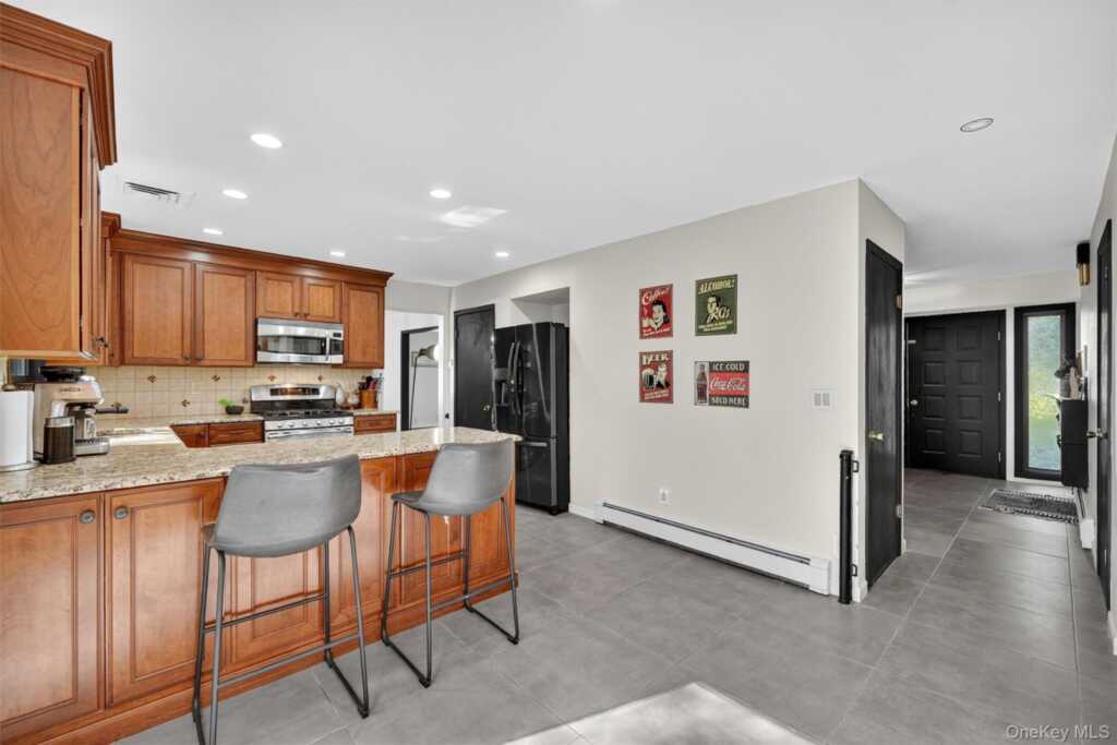 127 Bellows Lane, New City, NY 10956 - Photo 15 of 43