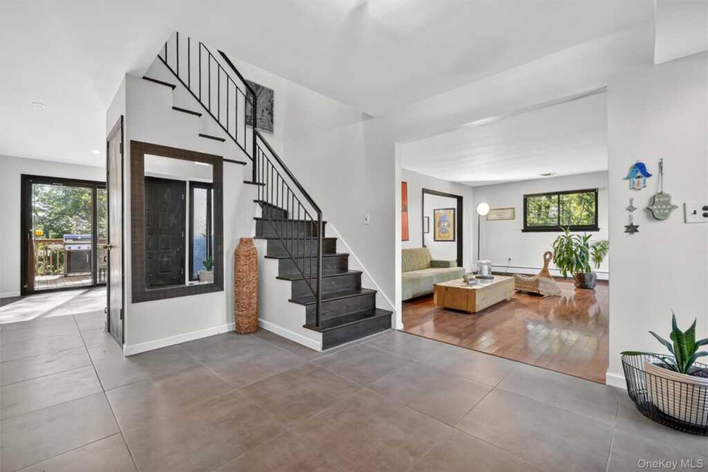 127 Bellows Lane, New City, NY 10956 - Photo 3 of 43