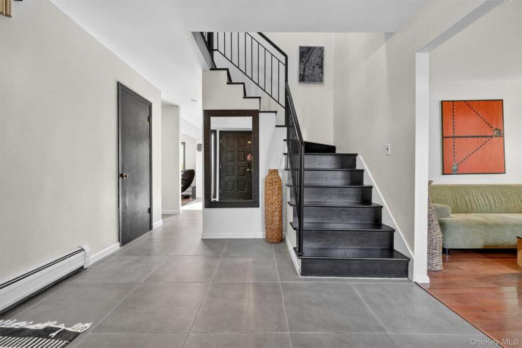127 Bellows Lane, New City, NY 10956 - Photo 4 of 43