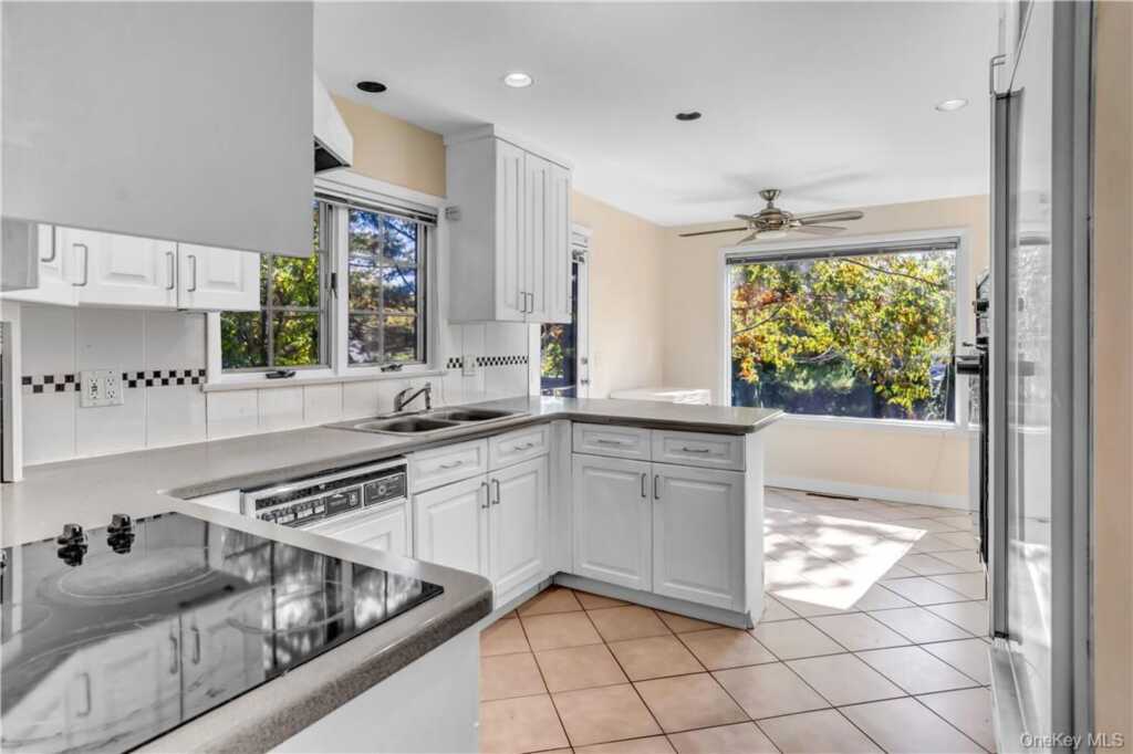 1058 Wilmot Road, New Rochelle, NY 10583 - Photo 10 of 19