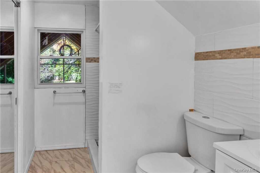 1058 Wilmot Road, New Rochelle, NY 10583 - Photo 13 of 19