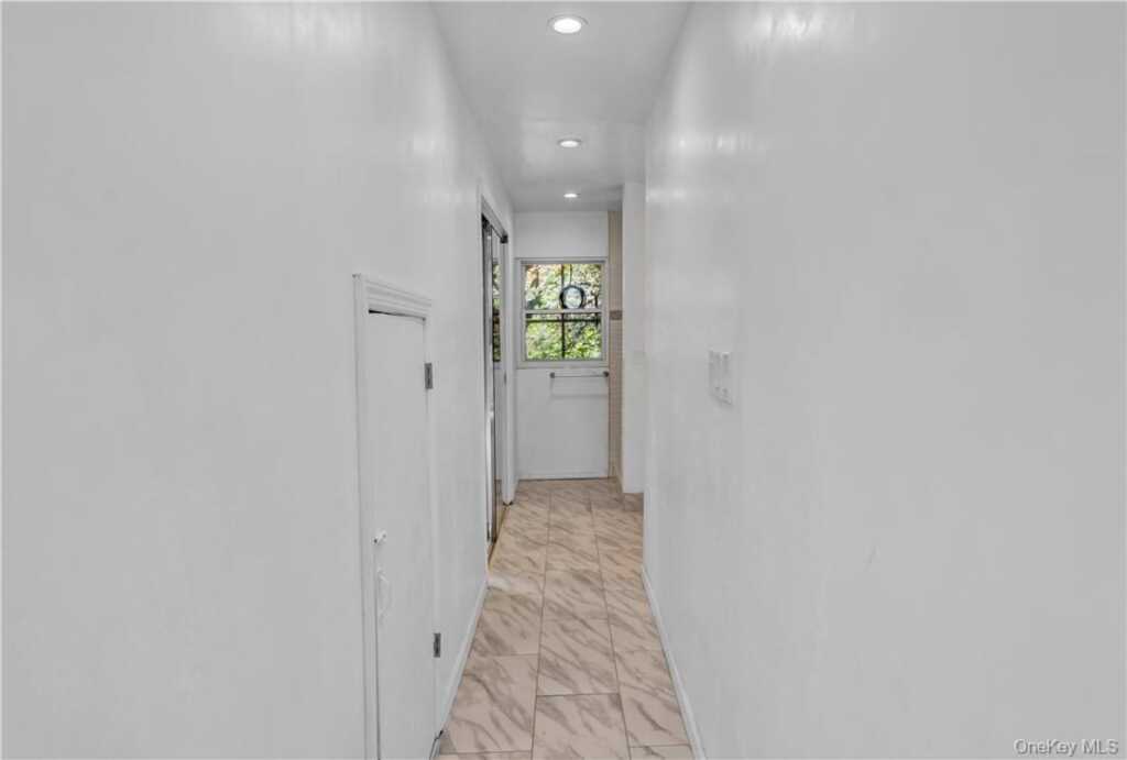 1058 Wilmot Road, New Rochelle, NY 10583 - Photo 15 of 19