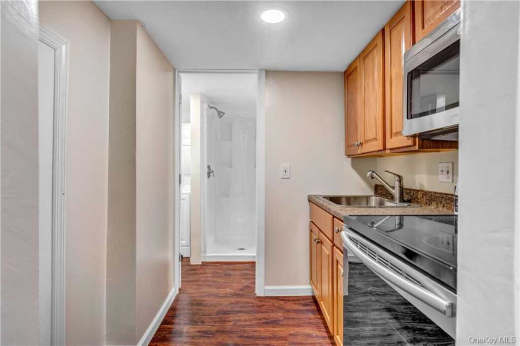 1058 Wilmot Road, New Rochelle, NY 10583 - Photo 16 of 19