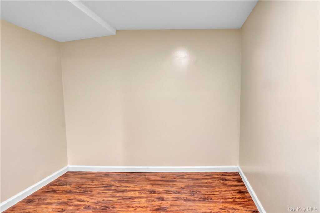 1058 Wilmot Road, New Rochelle, NY 10583 - Photo 17 of 19