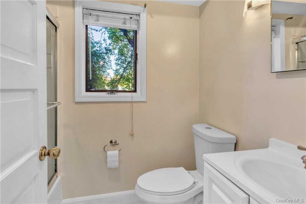 1058 Wilmot Road, New Rochelle, NY 10583 - Photo 18 of 19
