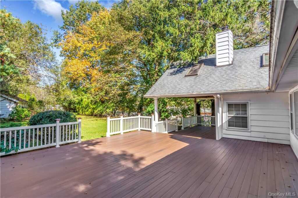 1058 Wilmot Road, New Rochelle, NY 10583 - Photo 3 of 19