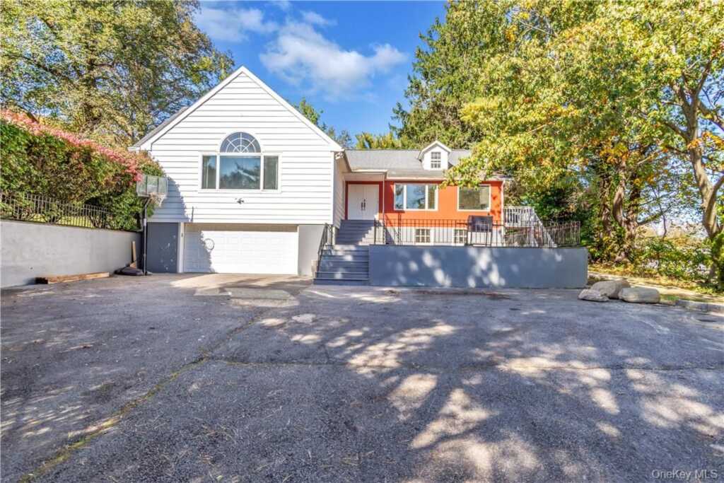 1058 Wilmot Road, New Rochelle, NY 10583 - Photo 4 of 19