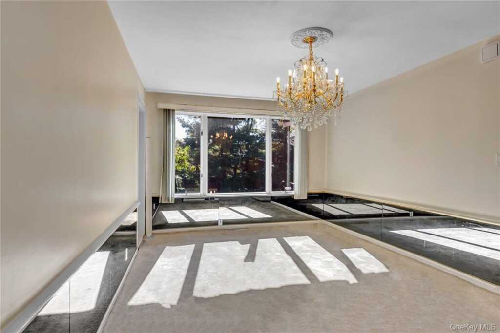 1058 Wilmot Road, New Rochelle, NY 10583 - Photo 6 of 19