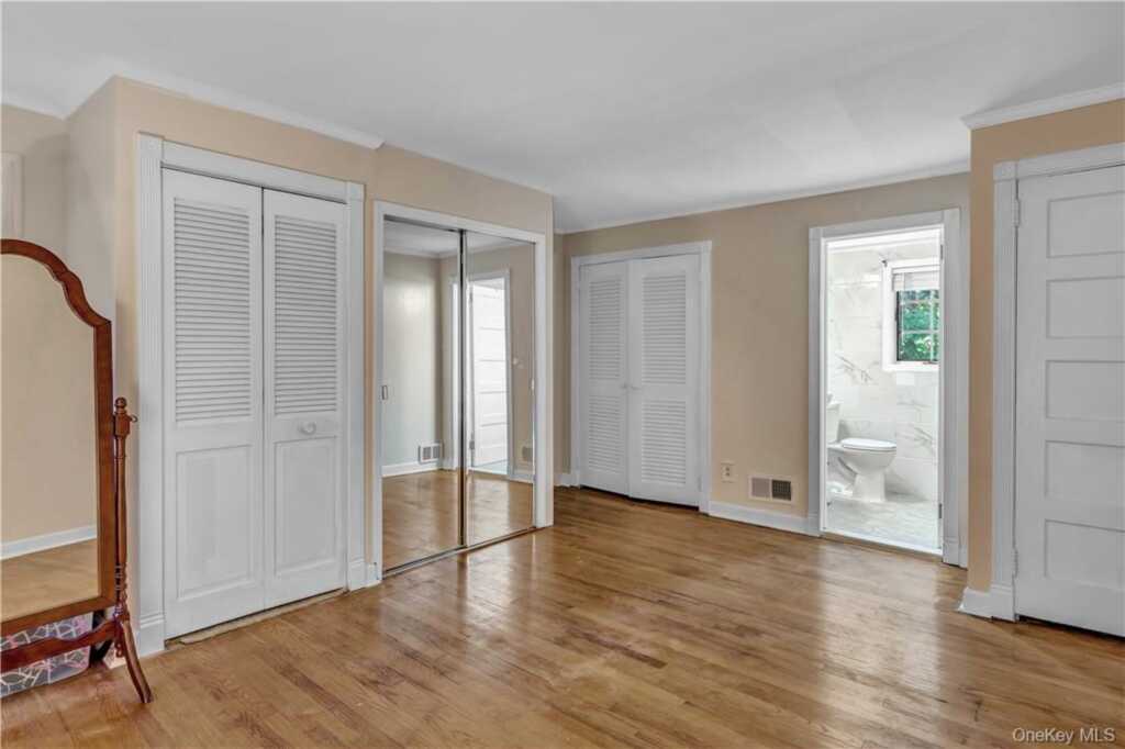 1058 Wilmot Road, New Rochelle, NY 10583 - Photo 7 of 19