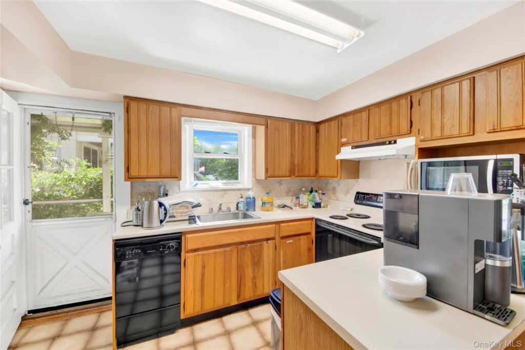 24 Gedney Terrace, White Plains, NY 10605 - Photo 13 of 20