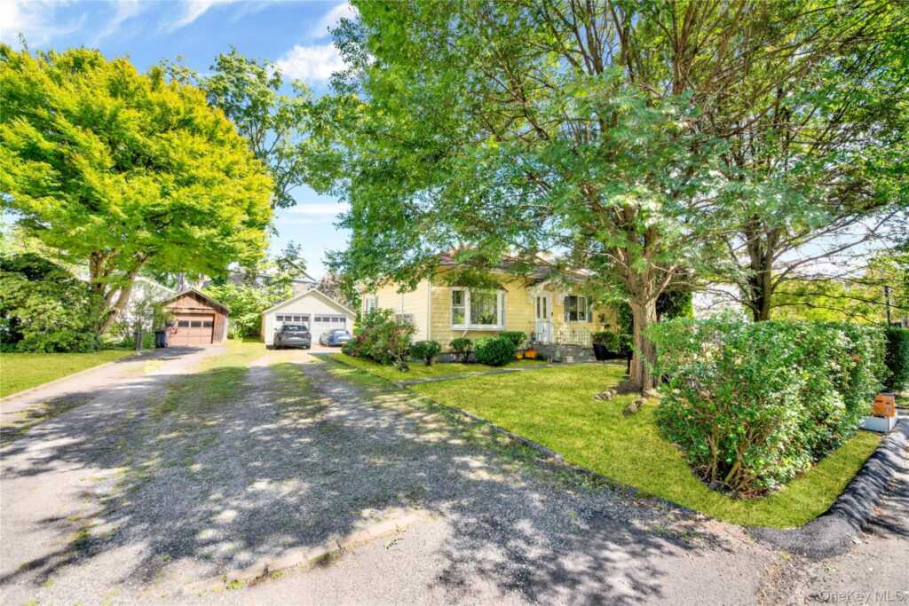24 Gedney Terrace, White Plains, NY 10605 - Photo 2 of 20