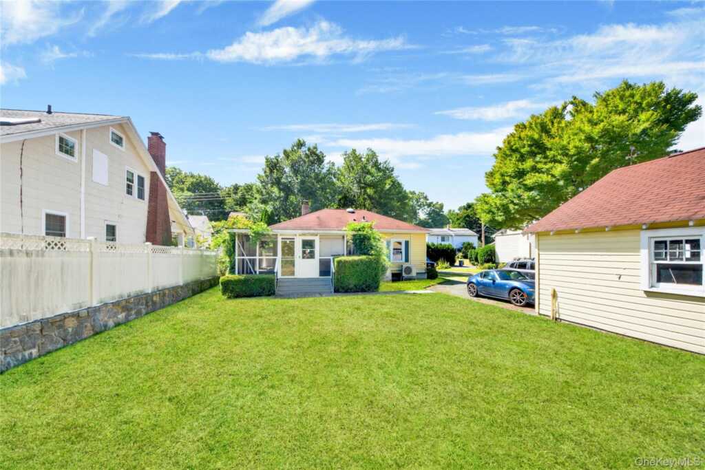 24 Gedney Terrace, White Plains, NY 10605 - Photo 3 of 20