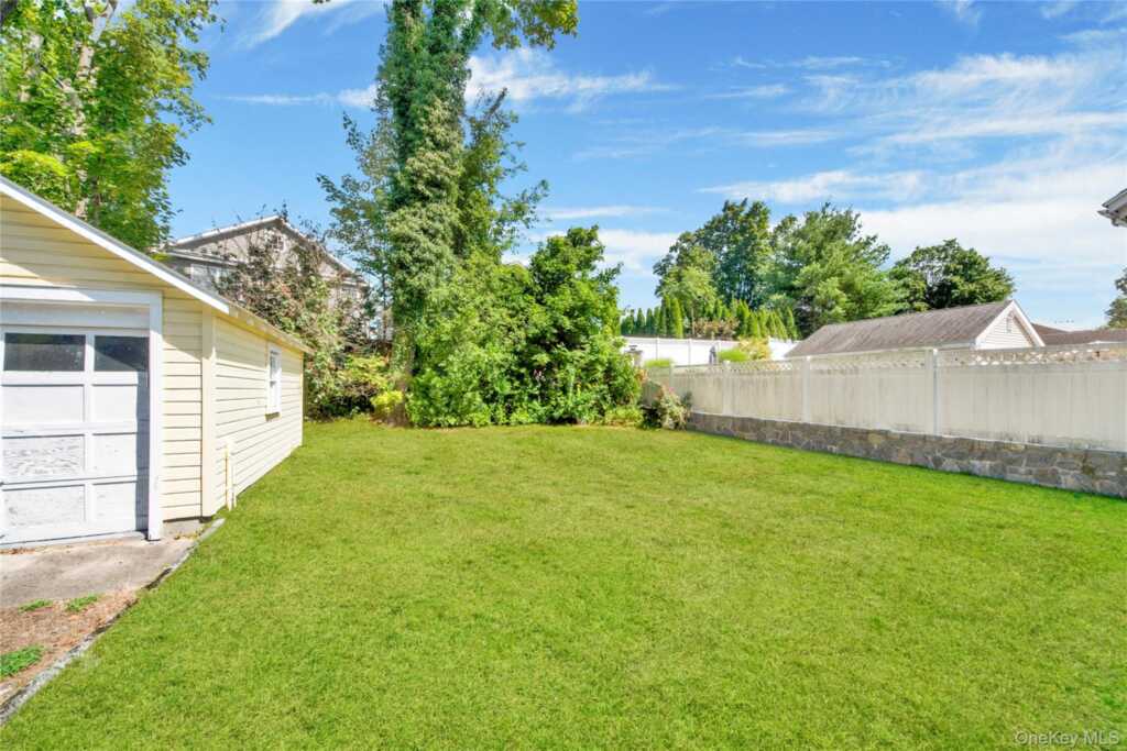24 Gedney Terrace, White Plains, NY 10605 - Photo 6 of 20