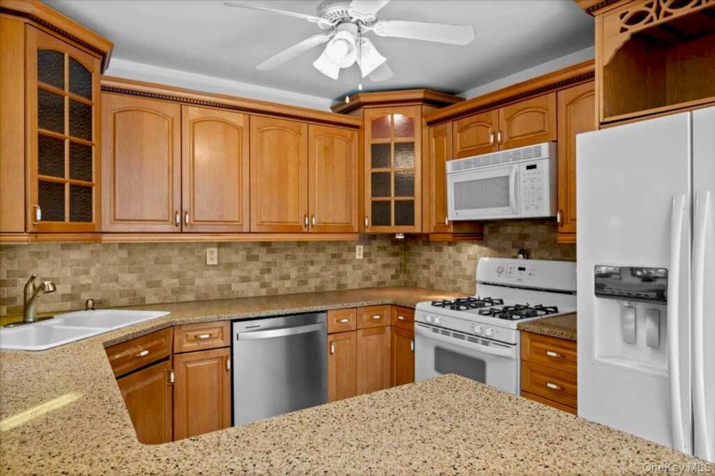 74 Oldert Drive, Pearl River, NY 10965 - Photo 14 of 27