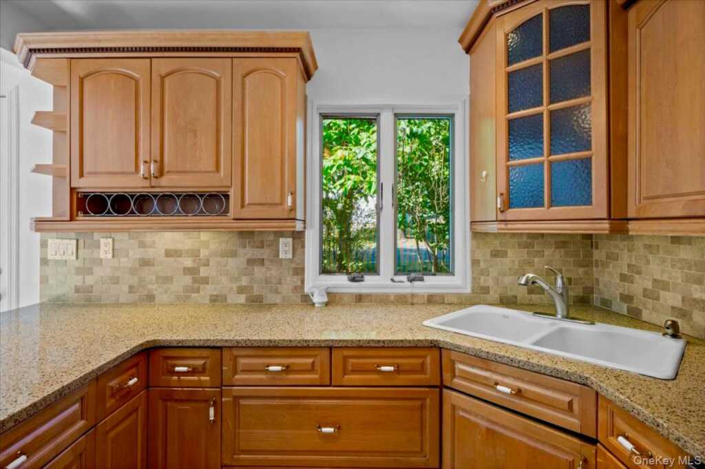 74 Oldert Drive, Pearl River, NY 10965 - Photo 15 of 27