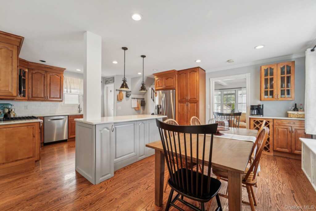 74 Lincoln Avenue, Pearl River, NY 10965 - Photo 15 of 50