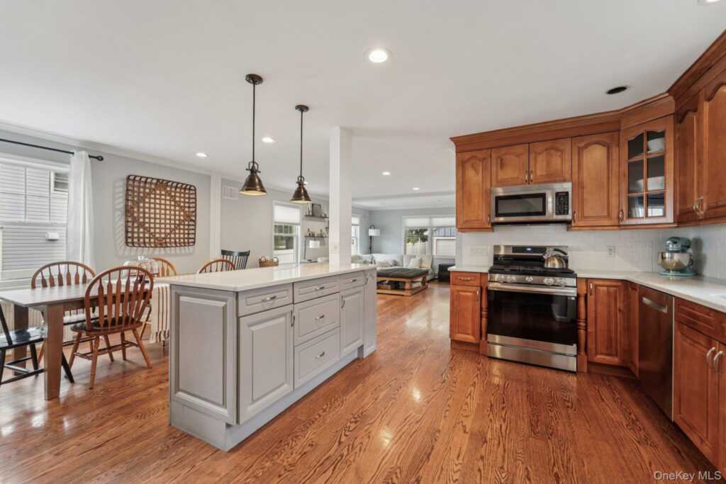 74 Lincoln Avenue, Pearl River, NY 10965 - Photo 17 of 50