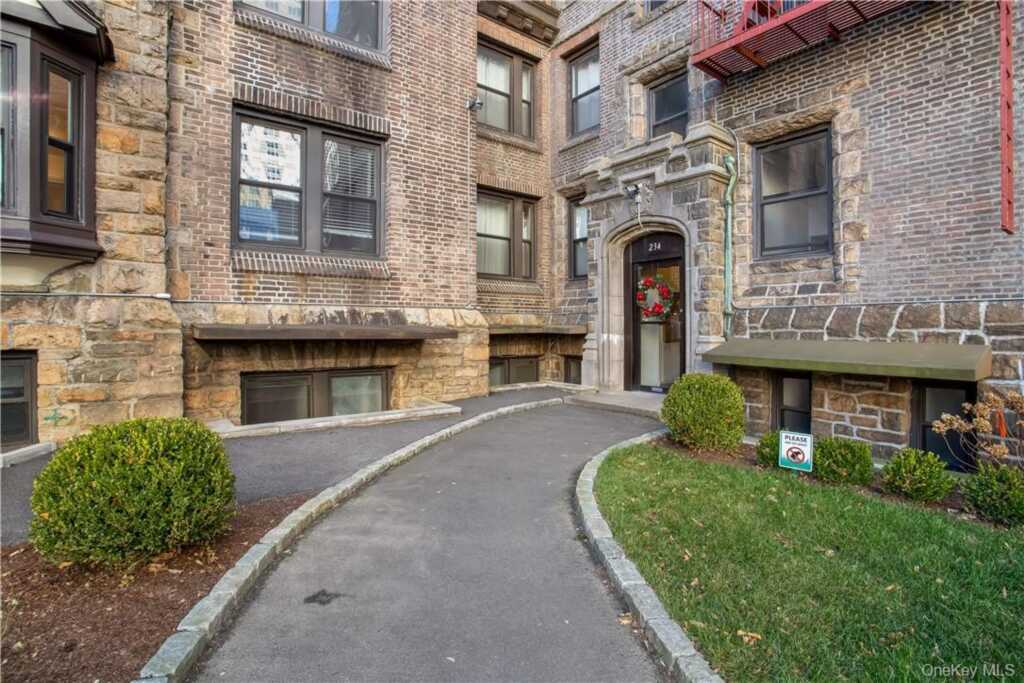 234 Martine Avenue, Unit #4J, White Plains, NY 10601