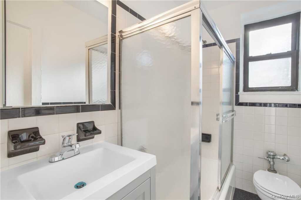 234 Martine Avenue, Unit #4J, White Plains, NY 10601 - Photo 18 of 21