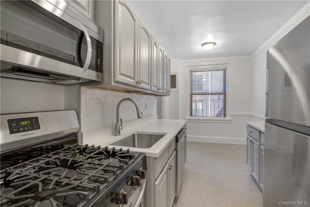234 Martine Avenue, Unit #4J, White Plains, NY 10601 - Photo 9 of 21