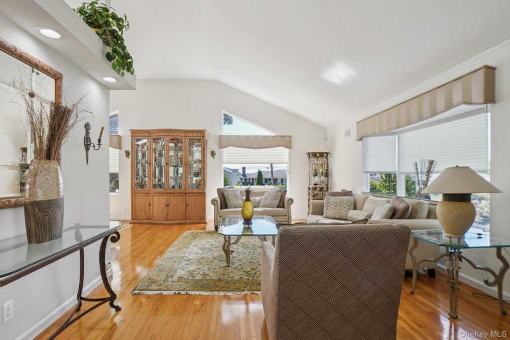 34 Kensington Oval, New Rochelle, NY 10805 - Photo 11 of 48