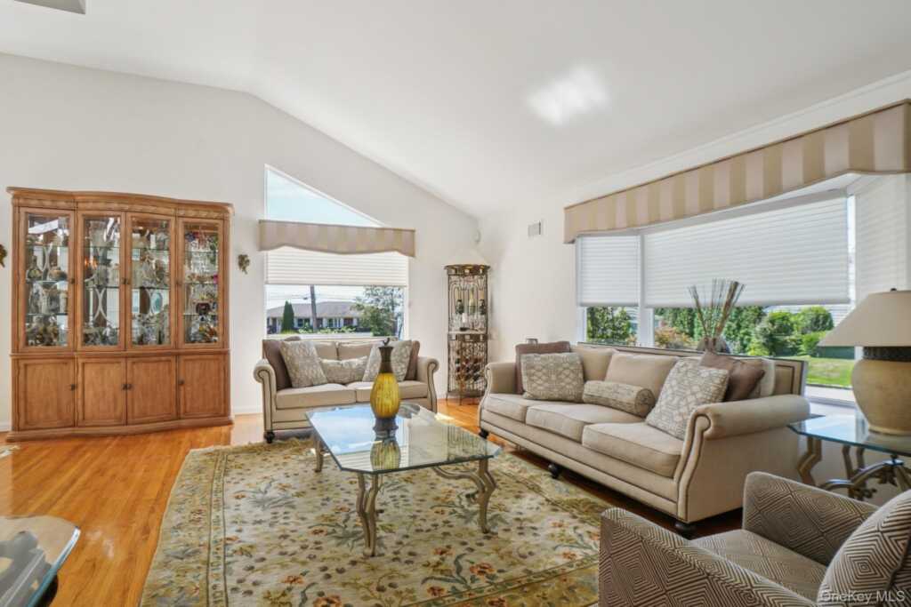 34 Kensington Oval, New Rochelle, NY 10805 - Photo 12 of 48
