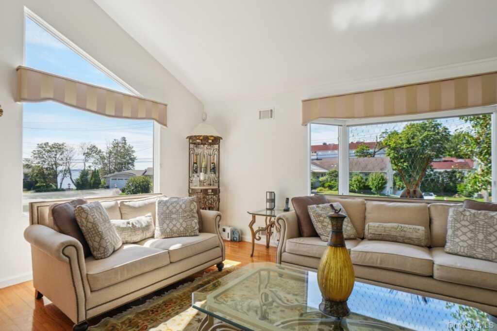 34 Kensington Oval, New Rochelle, NY 10805 - Photo 13 of 48