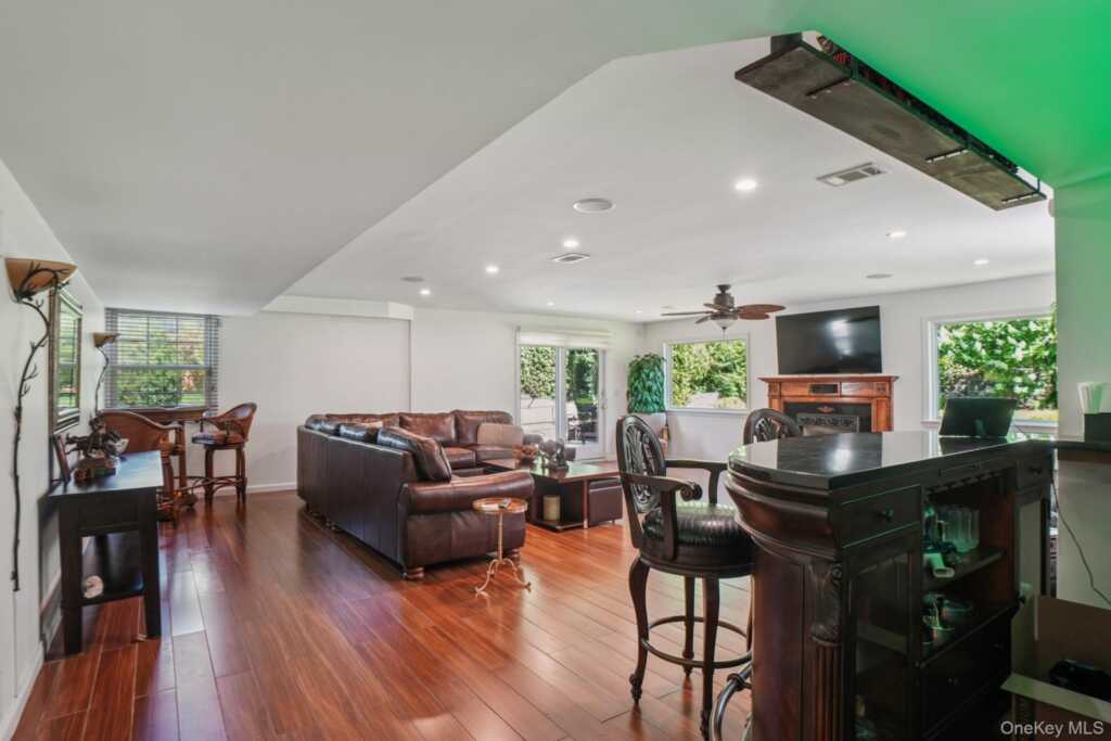 34 Kensington Oval, New Rochelle, NY 10805 - Photo 18 of 48