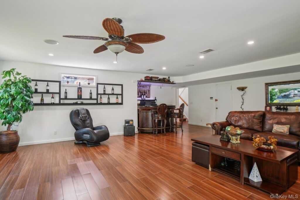 34 Kensington Oval, New Rochelle, NY 10805 - Photo 20 of 48