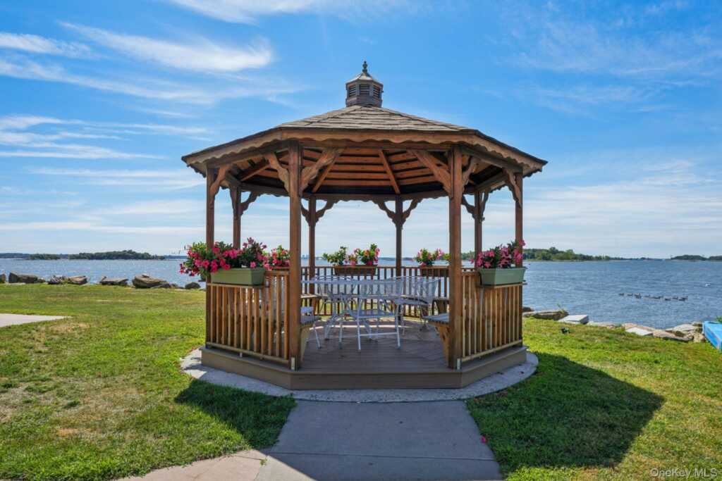 34 Kensington Oval, New Rochelle, NY 10805 - Photo 29 of 48