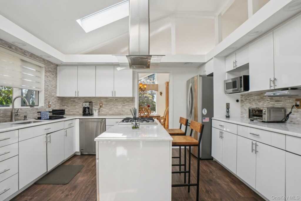 34 Kensington Oval, New Rochelle, NY 10805 - Photo 3 of 48