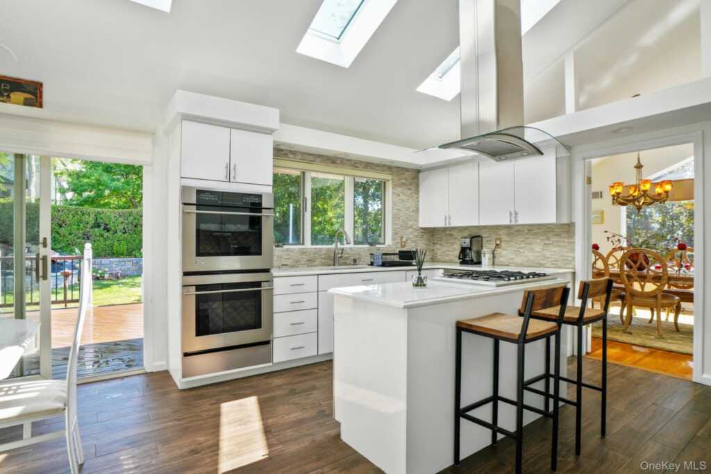 34 Kensington Oval, New Rochelle, NY 10805 - Photo 4 of 48