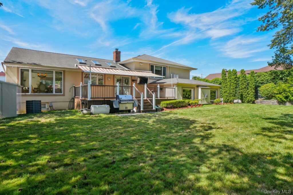 34 Kensington Oval, New Rochelle, NY 10805 - Photo 8 of 48