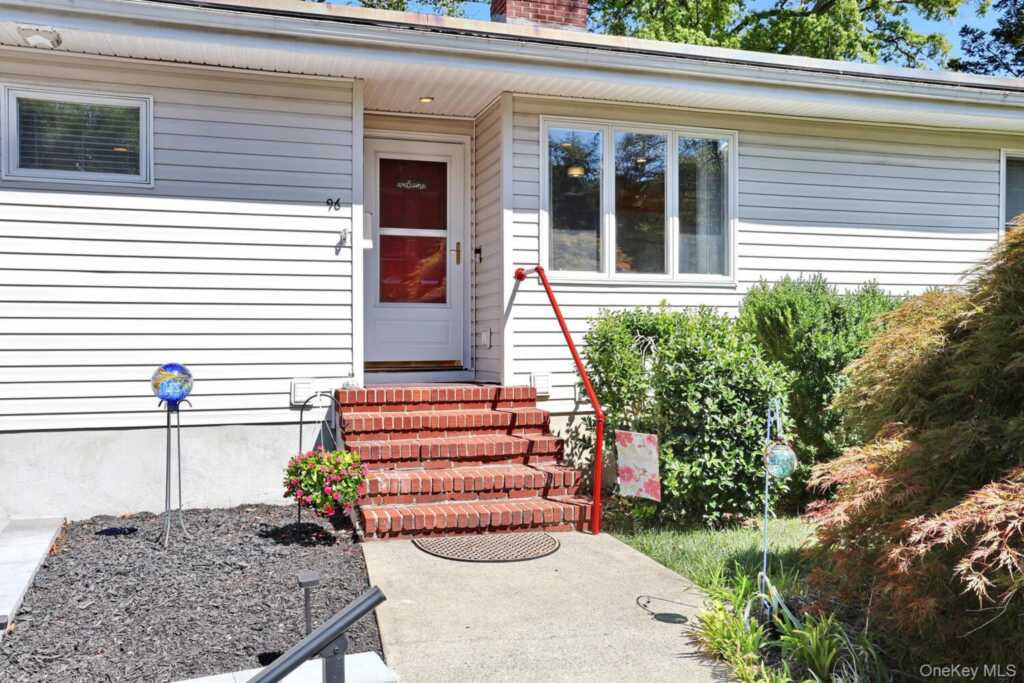 96 Collyer Avenue, New City, NY 10956 - Photo 2 of 38